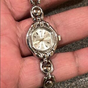 CLhong Chic Women's Silver Watch